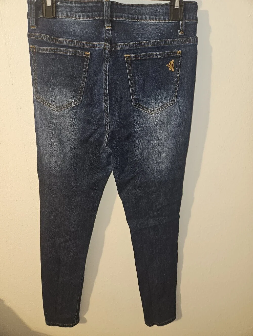 V.I.P. Jeans Womans Distressed Jeans Size 9/10